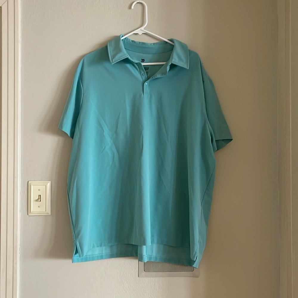 Men’s blue button up top